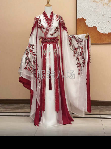 整件车位主要生产影视服，汉服-第1张图片