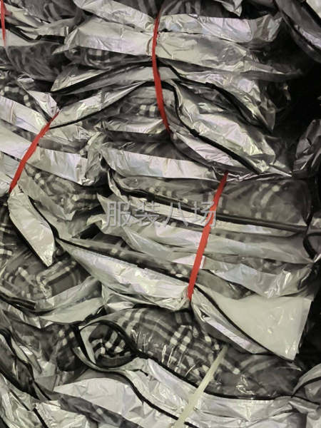 格子色布加绒棉衣-第1张图片