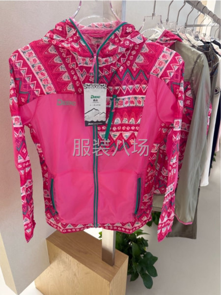 休闲防晒衣女款大量入库-第1张图片