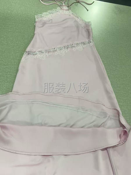 连衣裙、T恤，男女装都有-第1张图片