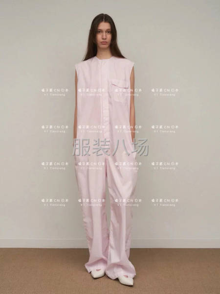 女装整件车位-第1张图片