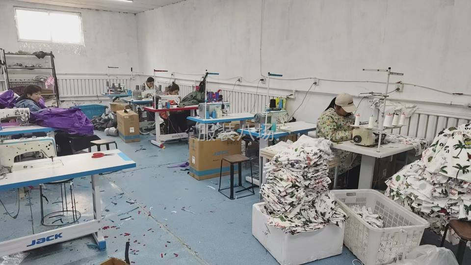 专做各类梭织衣服，单衣棉服羽绒服，裤子，外贸单-第2张图片