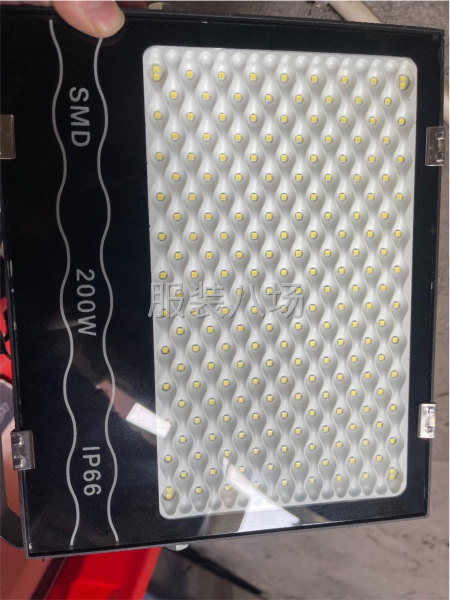 服装公司倒闭清库存-第9张图片