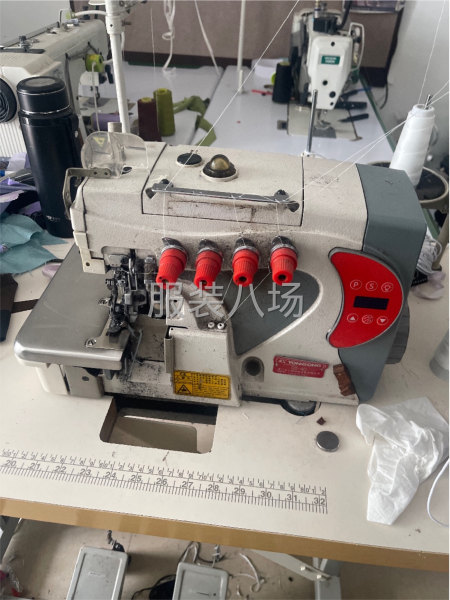 3台平车一台锁边，3张裁剪台-第1张图片