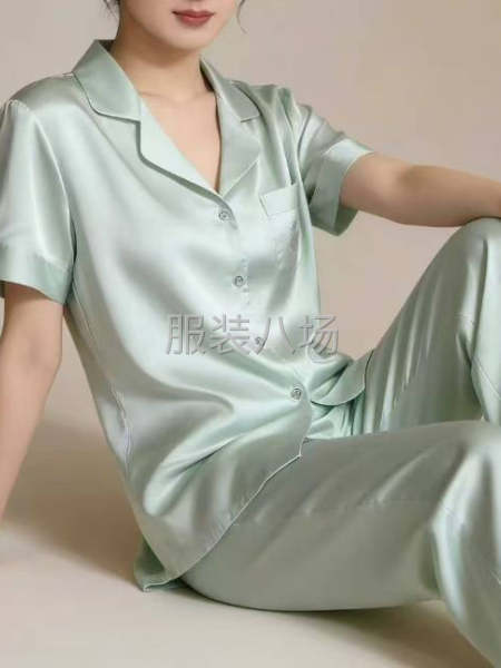 弹力缎面料-第1张图片