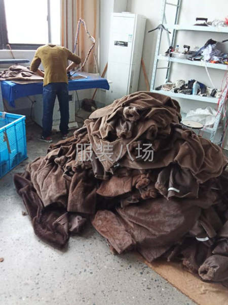 众鑫服饰   诚心服务-第3张图片