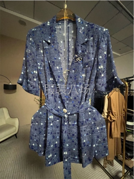 连衣裙上衣十裤子三件套-第3张图片