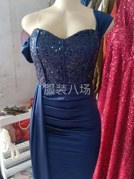 色丁珠片连衣裙-第1张图片