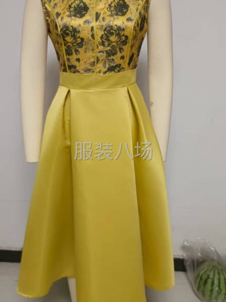 要求熟悉的非洲市场连衣裙-第4张图片