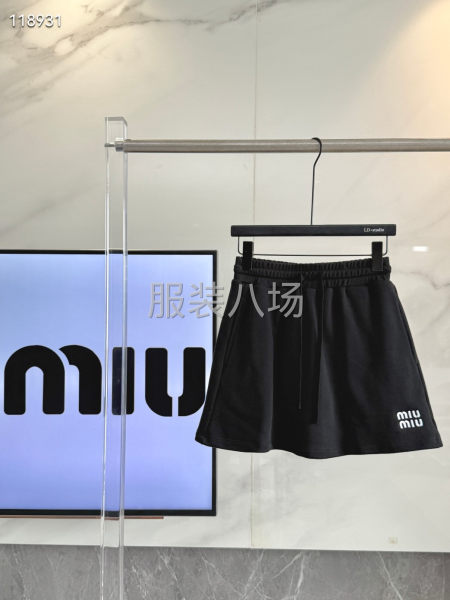 女款半身裙子 工艺刺绣-第3张图片