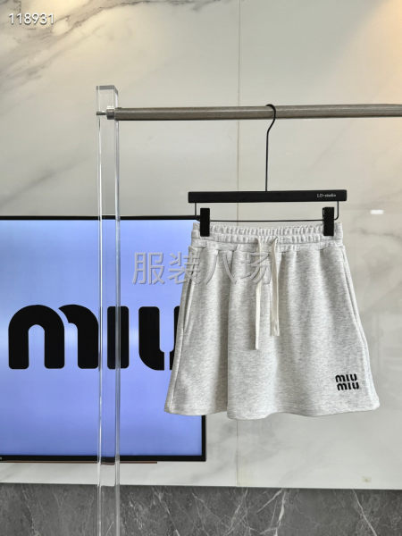 女款半身裙子 工艺刺绣-第4张图片