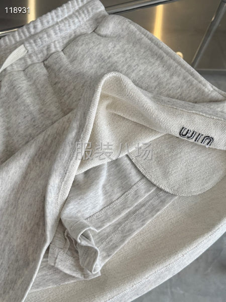 女款半身裙子 工艺刺绣-第8张图片