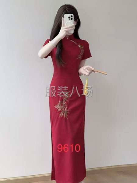 宠物服装、改良款旗袍，常年款式变化不大-第5张图片