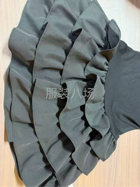 中道外发裙子-第3张图片