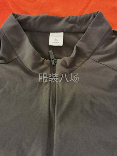 半拉链圆领衫-第1张图片