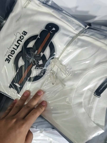 大量收服装库存尾货-第1张图片