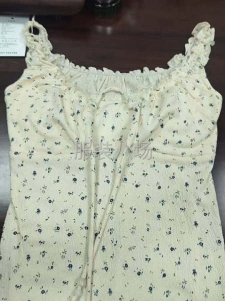 时尚版女装-第1张图片