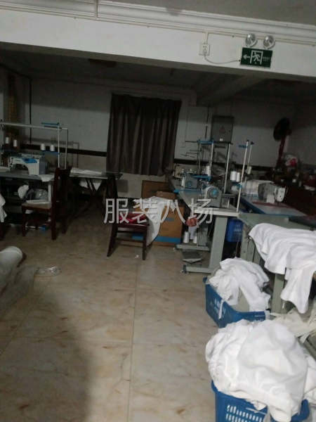 半精品实体店服装车位2名-第1张图片