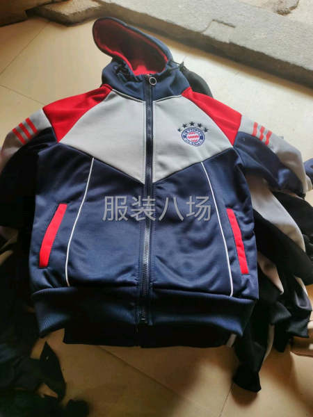 夫妻俩接锁边类筒单款整件裁片加工-第1张图片