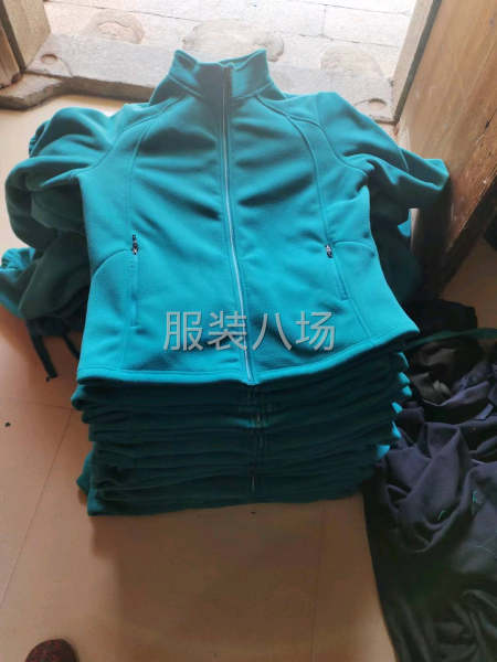 夫妻俩接锁边类筒单款整件裁片加工-第2张图片