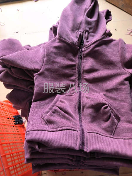 夫妻俩接锁边类筒单款整件裁片加工-第3张图片