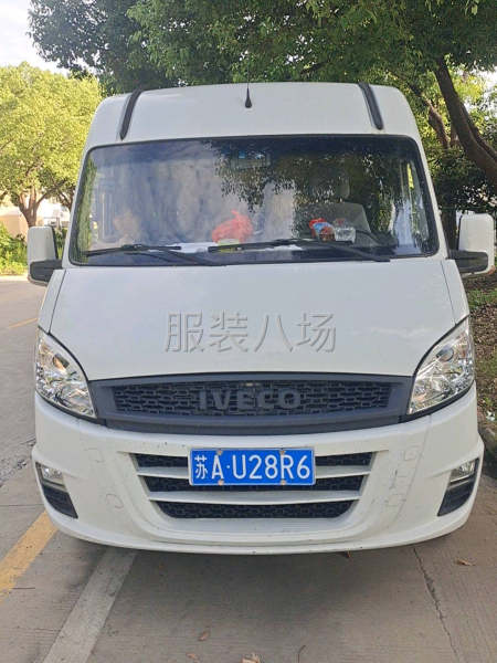 夫妻对，女的做流水车工，男的驾驶员，自带一辆依维柯车可以送货-第1张图片