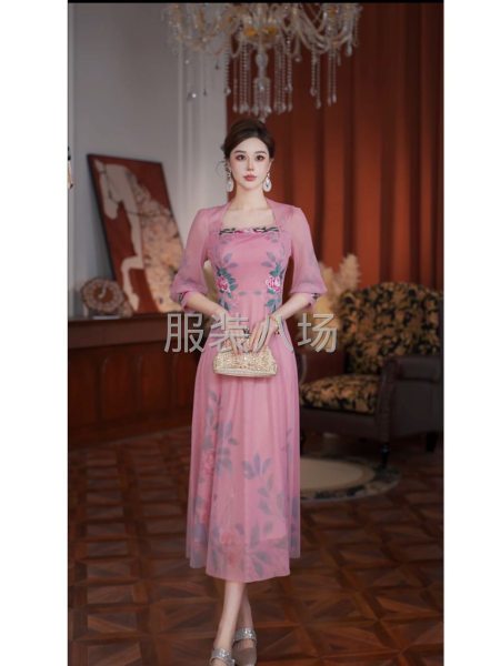 单爆款直播电商 寻找长期合作半精品以上女装工厂-第1张图片