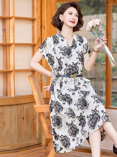 连衣裙大量外发，价格美丽。质量做好，款结也可。-第1张图片