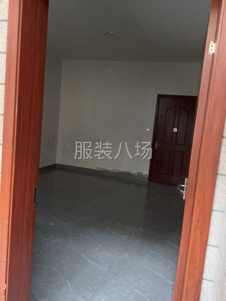 空间大可以放两张床-第1张图片