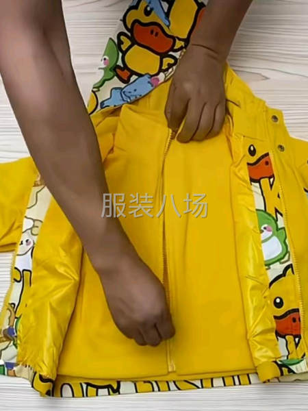 小黄鸭冲锋衣两件套，摇粒绒内胆。价格36块。数量18万套，货-第5张图片