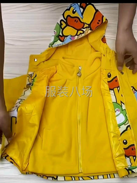小黄鸭冲锋衣两件套，摇粒绒内胆。价格36块。数量18万套，货-第3张图片