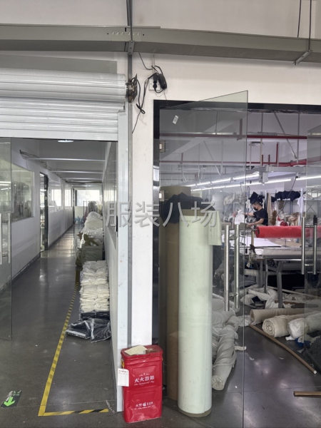 精装修厂房带空调带母线槽转让-第1张图片