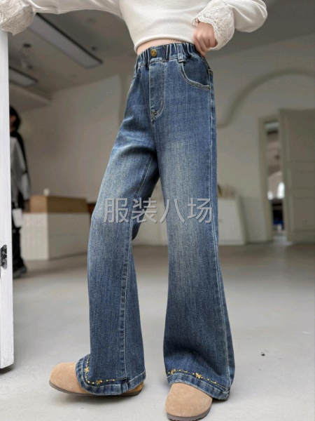 春装新款中大童脚口刺绣蝴蝶牛仔微喇裤显瘦长裤-第2张图片