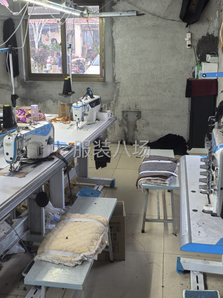 擅长做圆领小衫  连衣裙自产自销的老板联系-第1张图片