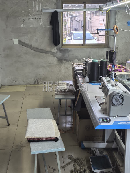 擅长做圆领小衫  连衣裙自产自销的老板联系-第2张图片