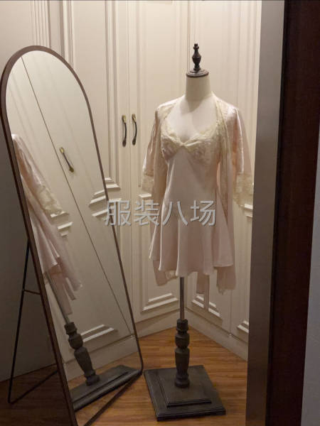 高端真丝睡衣-第1张图片