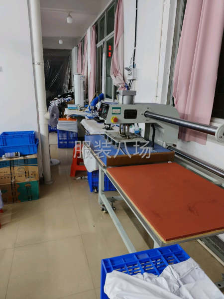 对外加工，专业生产精品封胶无痕户外服装-第2张图片