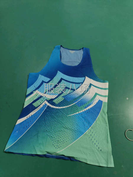 对外加工，专业生产精品封胶无痕户外服装-第6张图片