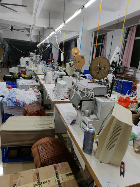 对外加工，专业生产精品封胶无痕户外服装-第1张图片