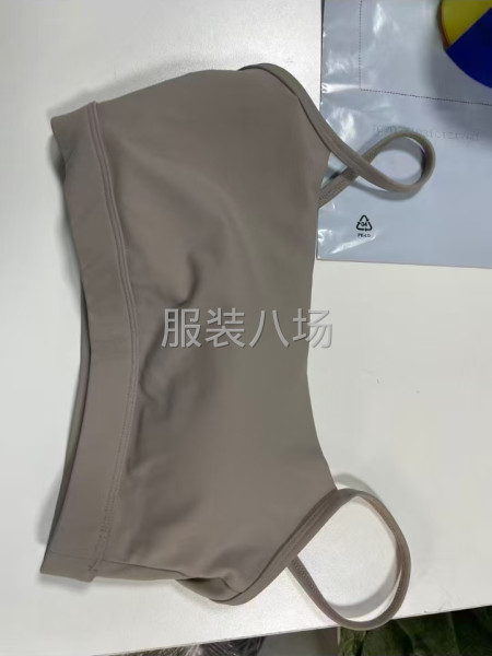 常年以运动背心，瑜伽服为主-第3张图片