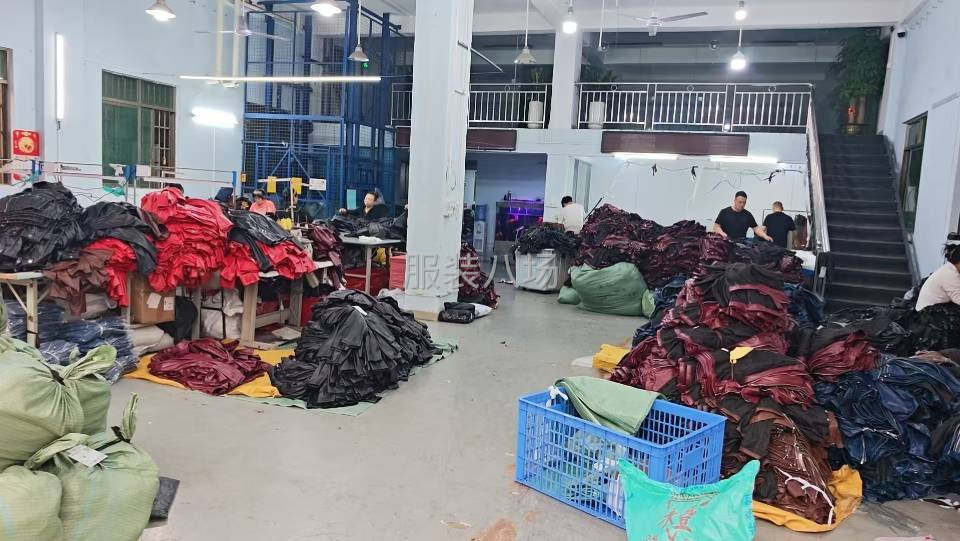 专业PU皮衣皮裤皮裙，梭织裤子夹克衬衣为主-第1张图片