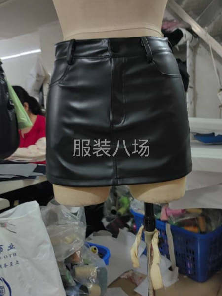 本厂主要生产皮裤，皮裙，男裤，涂层拉腰打枣女裤，五线双针裤子-第3张图片