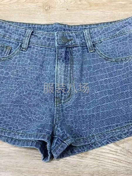 承接牛仔裤加工50件起-第2张图片