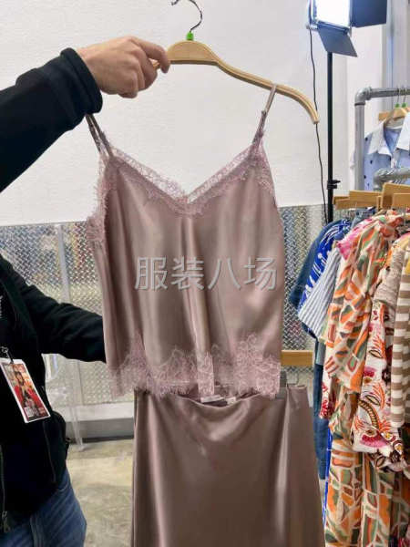 有里布，单价12，能做的联系，4个款，一共2000件左右-第1张图片