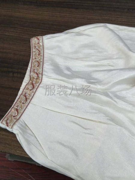 本厂承接针织类所有衣服和裤子，户外裤子，四针六线保暖衣。-第1张图片