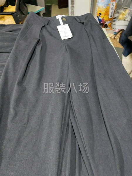 夫妻俩接裁片-第1张图片
