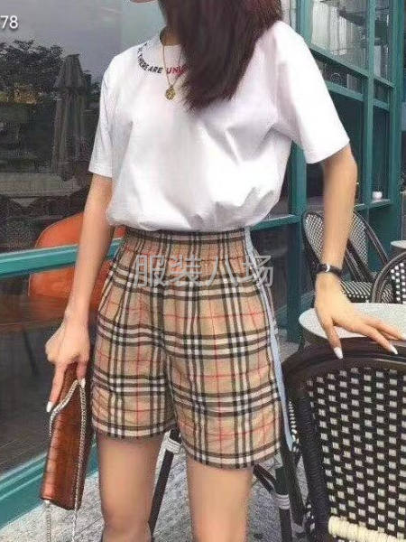 女士黑白边格纹短裤 一款女粉不可错过的极品款式-第1张图片