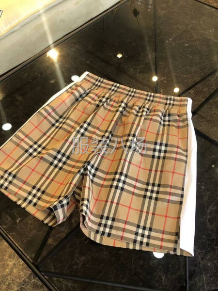 女士黑白边格纹短裤 一款女粉不可错过的极品款式-第4张图片