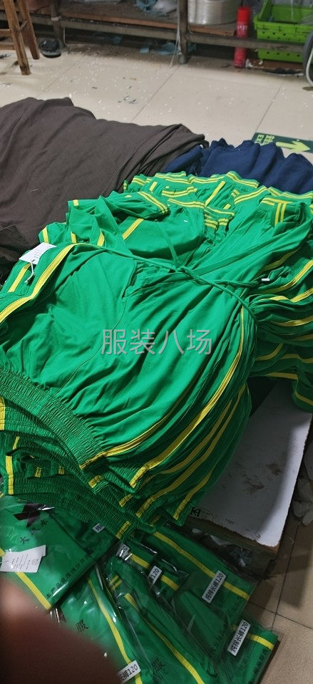 专业校服，生产加工厂，十年校服生产经验，及针织类产品-第1张图片