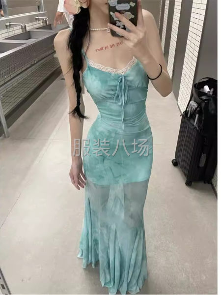 可拆卸度假性感显瘦沙滩裙胸垫网纱海边2026法式绿色印花-第1张图片
